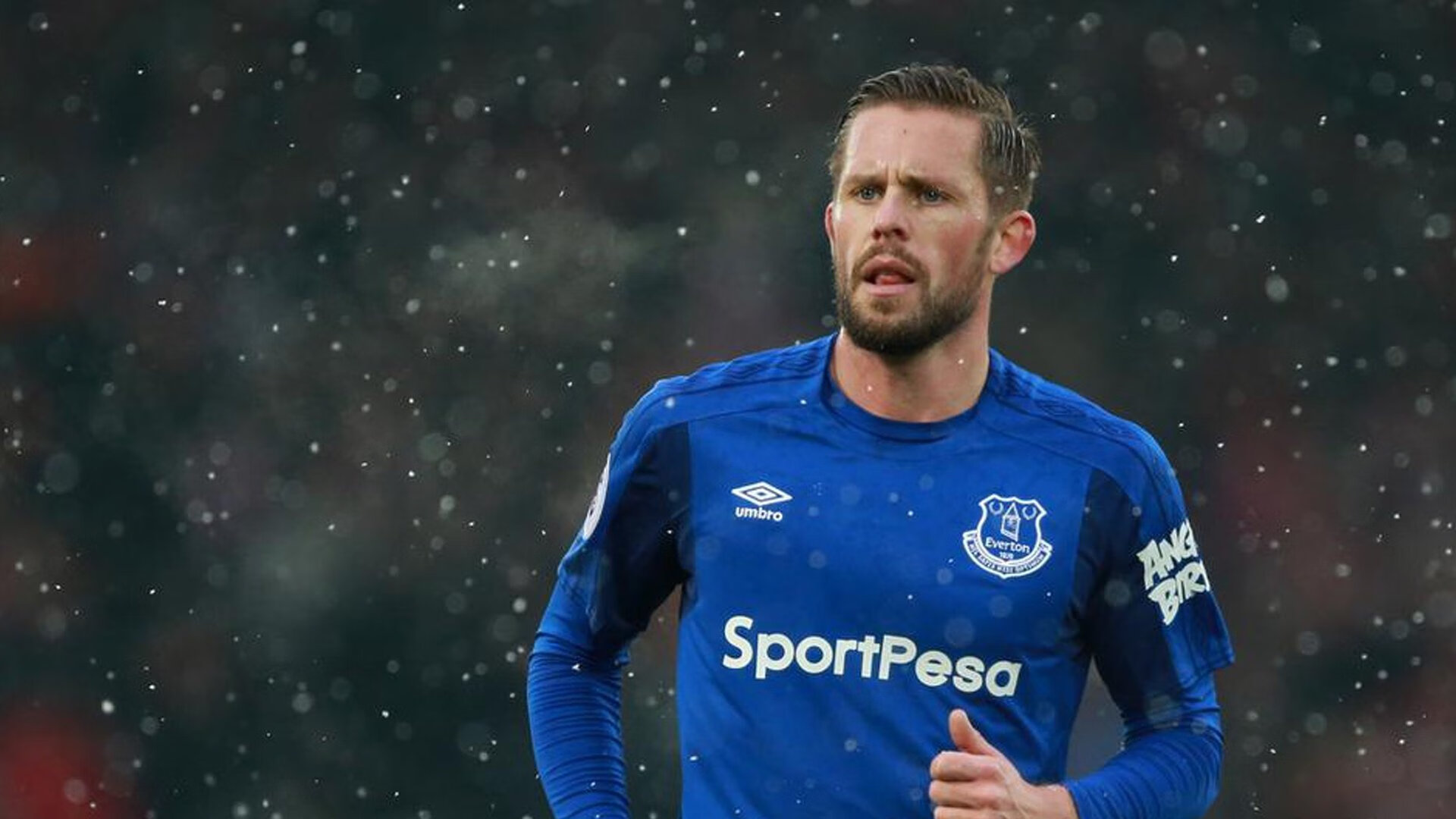 东契奇重返赛场,刷新纪录首场状态出色,IG观众沸腾!观众掌声雷动