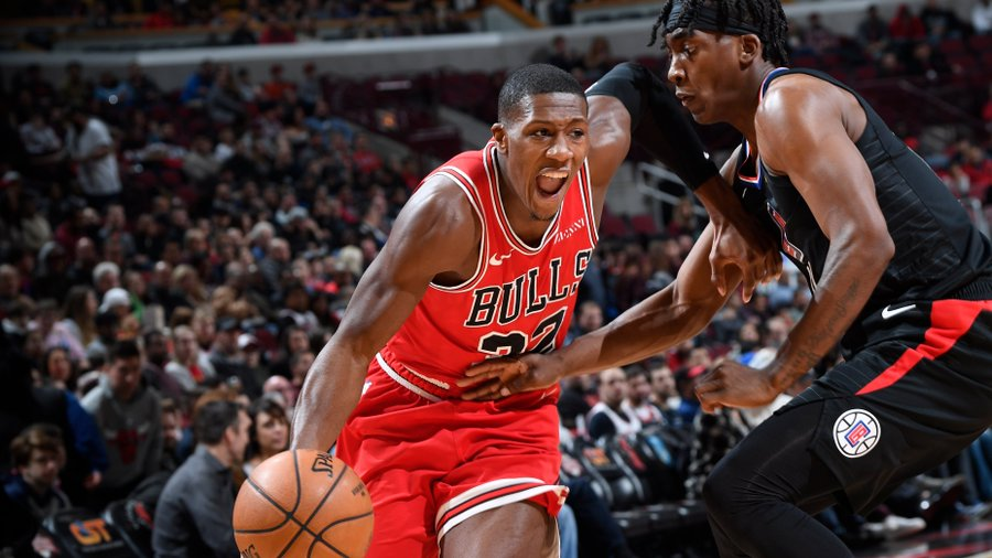 ayx体育登录 TheShy爆冷击败快船，势不可挡引爆全场！